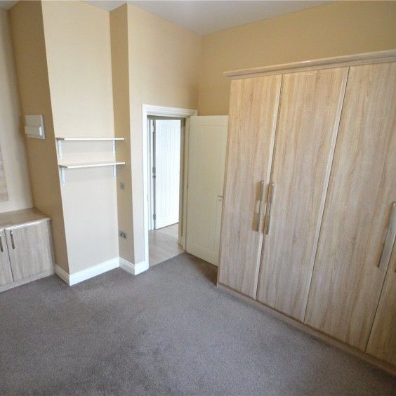 125 High Street, Berkshire, Slough,SL1 - Photo 1