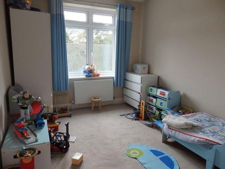 4 bedroom detached house to rent - Photo 4