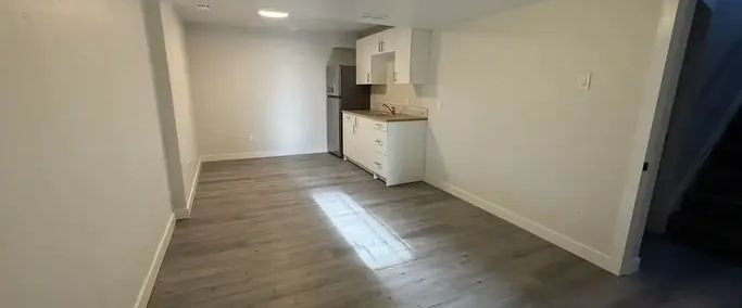 Room for Rent $850/month including utilities | Calgary - Photo 1