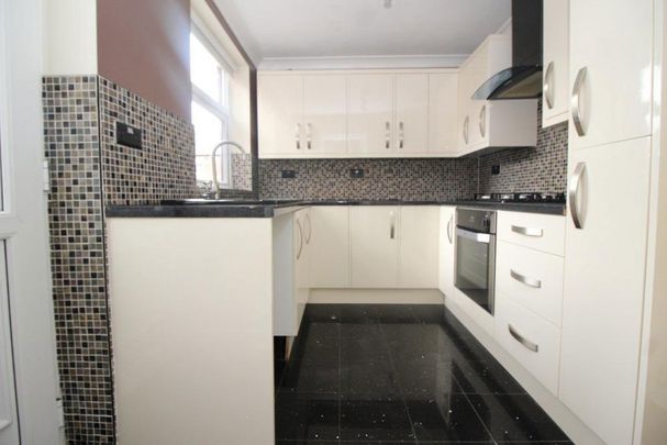 3 bedroom terraced house to rent - Photo 1
