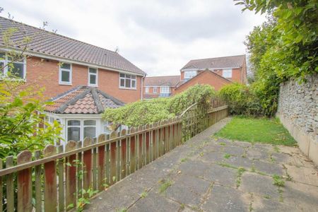 4 bedroom detached house to rent - Photo 5