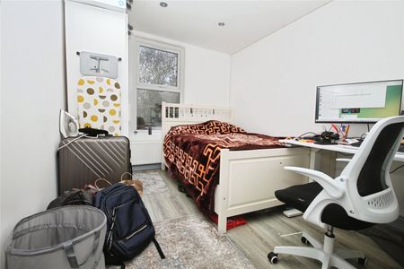 Whitehorse Lane, London, SE25 6UX - Photo 5