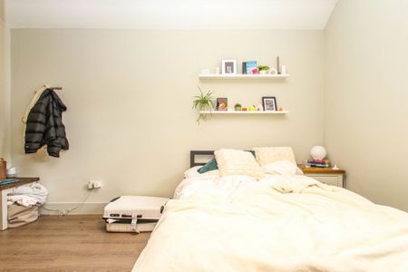 3 bed Apartment for Rent - Photo 3