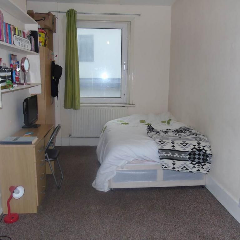 5 bedroom terraced house to rent - Photo 1