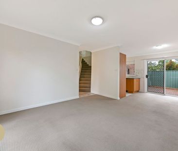 Spacious Two-Storey Townhouse in Prime Kellyville Location - Photo 4