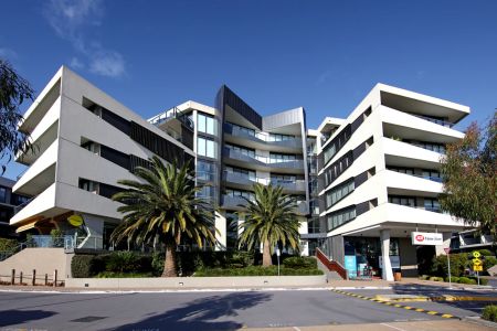 RESORT STYLE LIVING APARTMENT WITH POOL & GYM - Photo 4