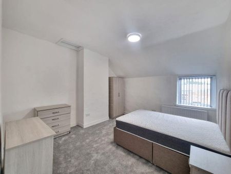 3 bedroom flat to rent - Photo 2