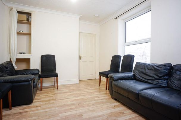 Avenue Road, Southampton - Photo 1