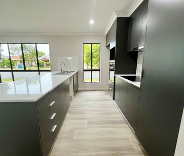 BRAND NEW EXECUTIVE HOME - Photo 6