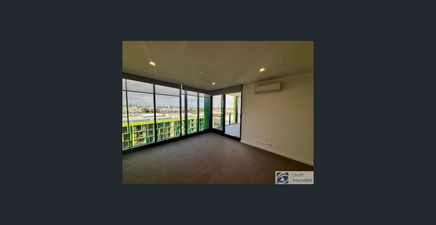 Top-Floor Apartment with Stunning City Views! HOME OPEN FRIDAY 12 DECEMBER AT 9.30AM SHARP! - Photo 1