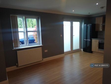 Studio to rent - Photo 2