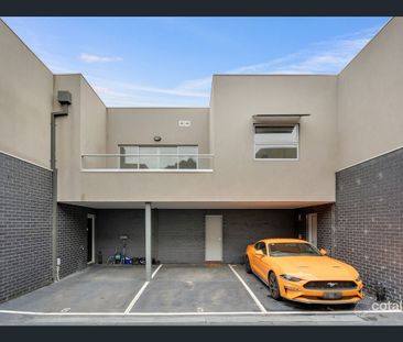 Comfortable & Convenient Townhouse Living - Photo 6