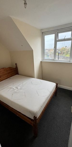 2 Bed Flat, The Colonnade, SO19 - Photo 1