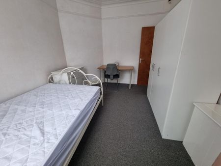 3 bedroom terraced house to rent - Photo 2