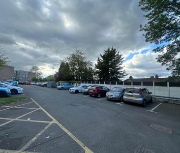 Price £2,300 pcm - Available Now - Part Furnished - Photo 4