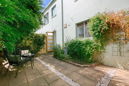 Light, Bright And Perfectly Positioned - Photo 3