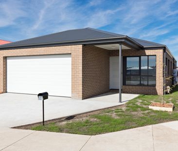 NEAR NEW THREE BEDROOM HOME IN GREAT LOCATION - Photo 6