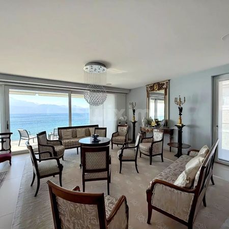 Lakeside Luxury Gem with Panoramic Views and Private Marina Access - Foto 4