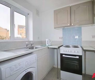 Danbury Crescent, South Ockendon, RM15 - Photo 2