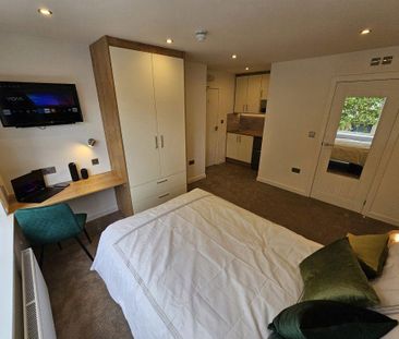 1 bedroom in a house share to rent - Photo 2