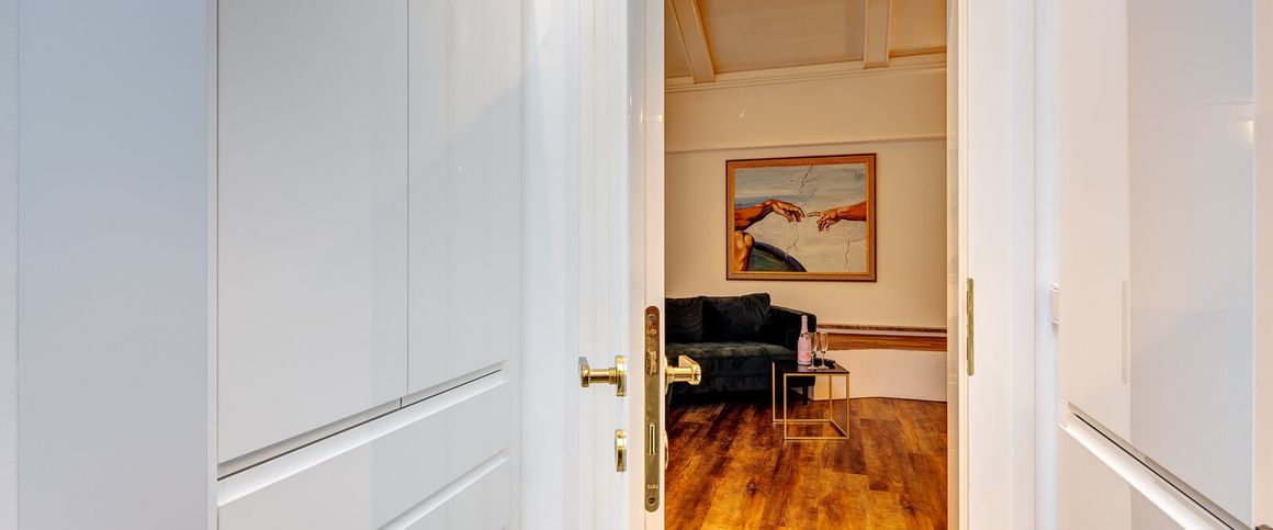 Luxury apartment on the top floor of a villa for rent - Photo 1