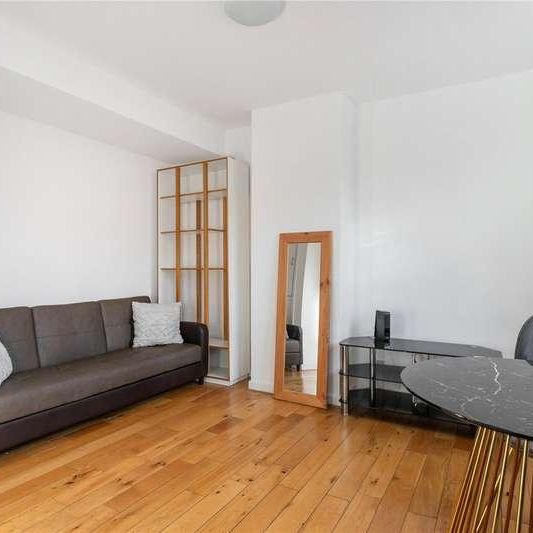 Highbury Grange, London, N5 - Photo 1