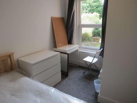 Bedroom Detached House In Winton, BH9 - Photo 3