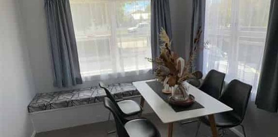 Family home, Great location - Photo 2