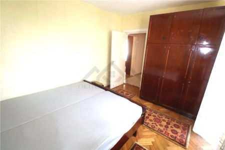 Apartament 3 camere , 2 dormitoare, zona ultracentrala - Fotografie 3
