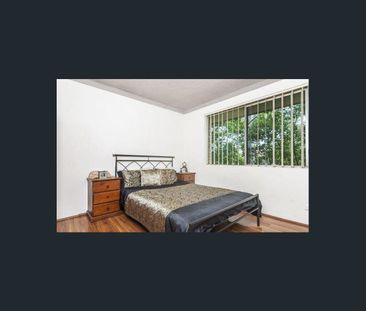 Renovated large 2 bedrooms unit / Convenience Location! - Photo 4