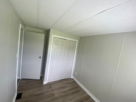 For Lease - 7594 Flewellyn Road, Stittsville - Munster - Richmond, Ontario - Photo 2