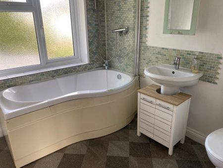 3 bedroom semi-detached house to rent - Photo 2