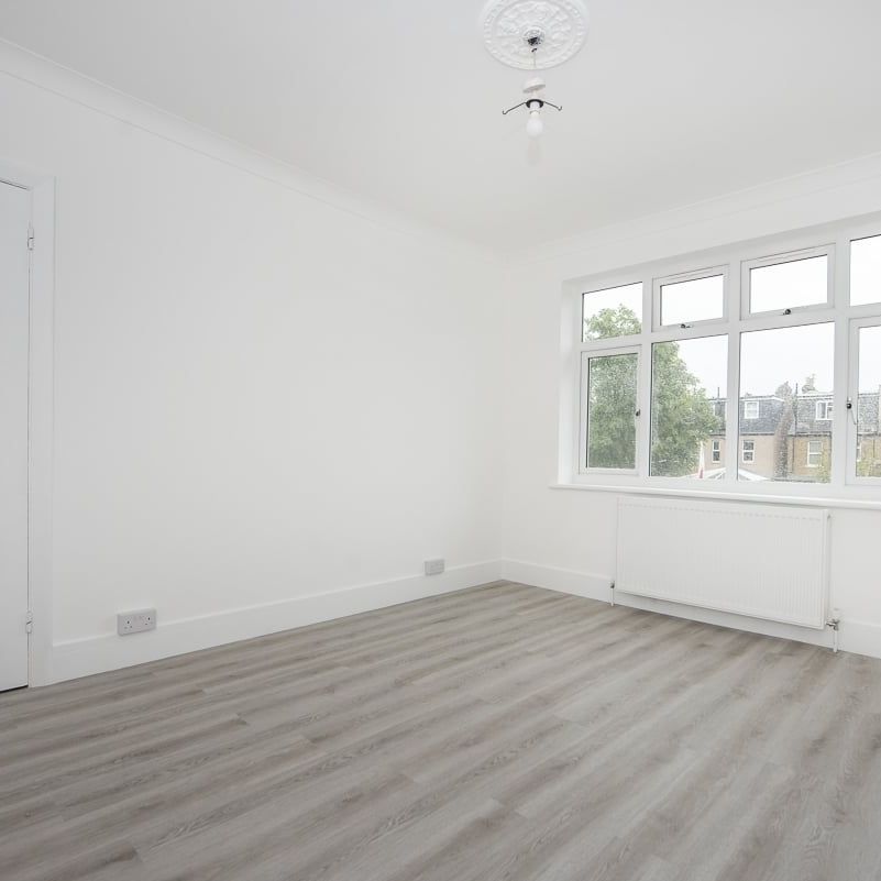 3 bedroom flat to rent - Photo 1