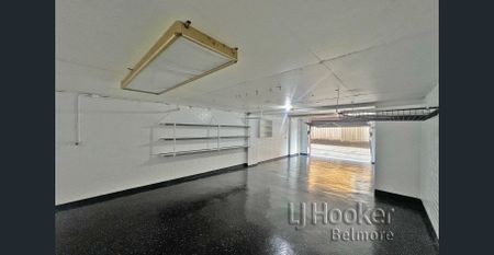 SPACIOUS RESIDENCE WITH OVERSIZED GARAGE - Photo 5