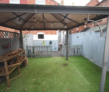 3 bedroom end of terrace house to rent - Photo 2