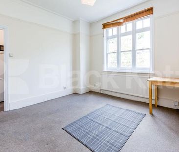large two bedroom split level property situated in Muswell Hill - Photo 5