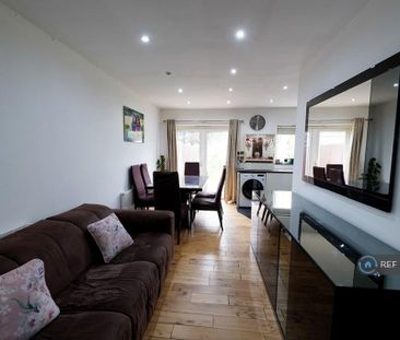 4 bedroom detached house to rent - Photo 1