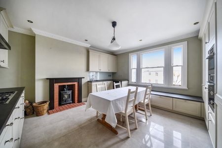 3 bedroom flat to rent - Photo 5