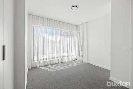 HIGH-END FOUR-BEDROOM HOME IN PRIME LOCATION! - Photo 2