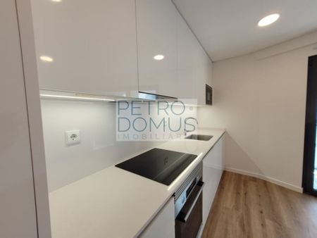 2 room luxury Apartment for rent in Campolide, Lisbon - Photo 4