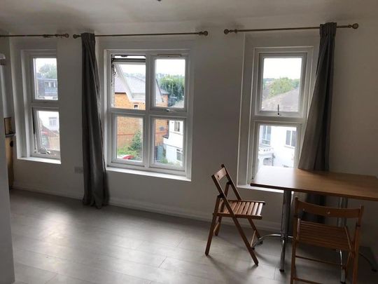 3 Bed Flat, London, E2 - Photo 1
