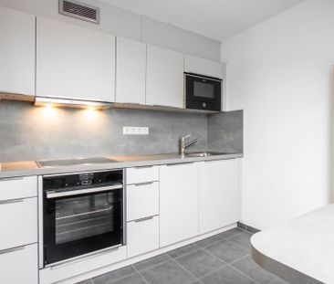 Top renovierte 3 Zimmer Dachgeschosswohnung mit Balkon und Einbaukü... - Photo 5