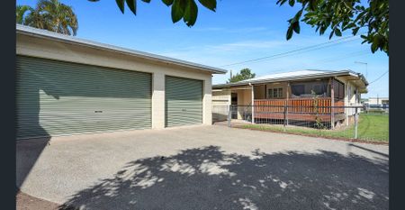 CHARACTER HOME WITH LARGE SHED NEAR CAIRNS CBD - Photo 5