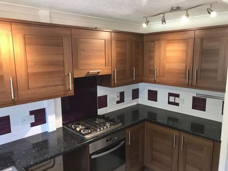 1 bedroom in a house share to rent - Photo 5