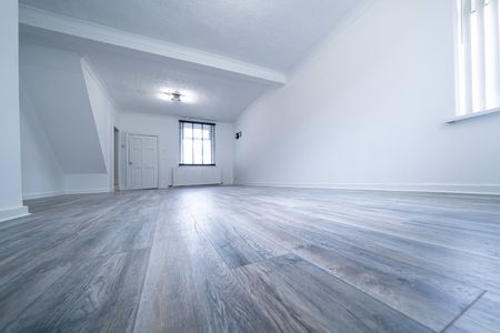 Room in a Shared House, Bideford Road, BR1 - Photo 2