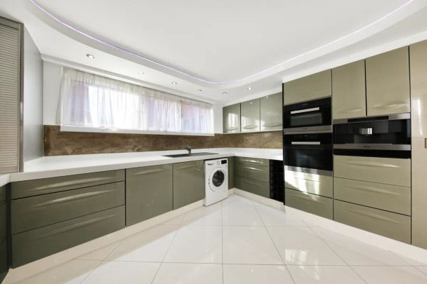 3 bedroom flat in 28a St. Johns Wood Road - Photo 1