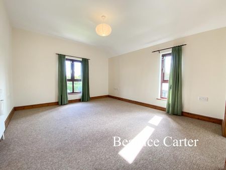 4 bedroom detached house to rent - Photo 4