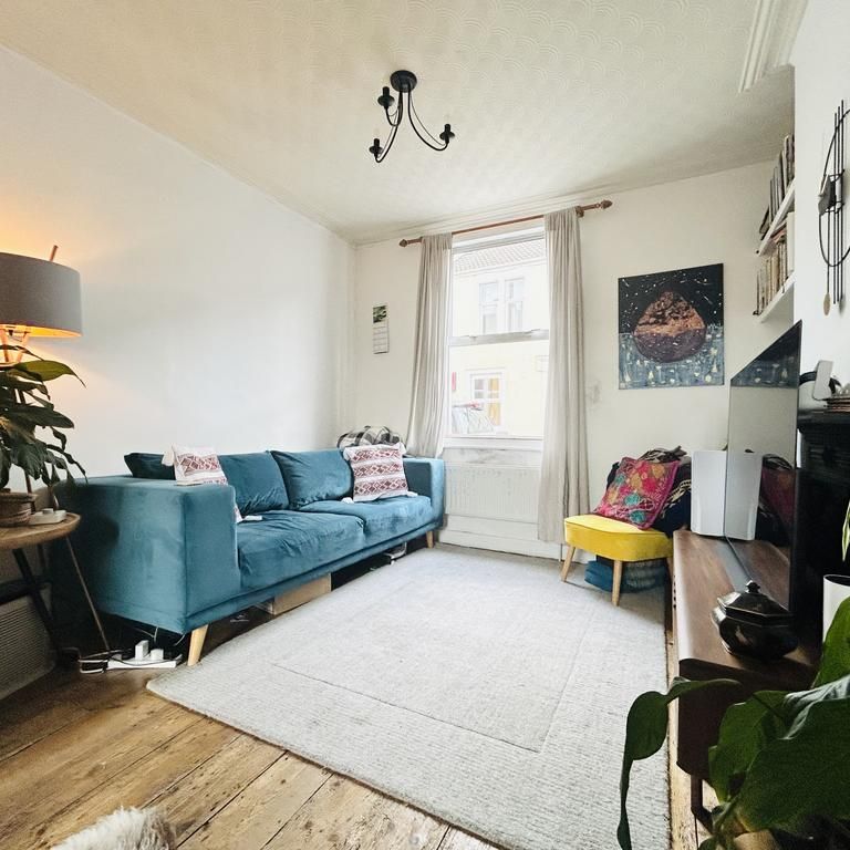 2 bedroom property to rent - Photo 1