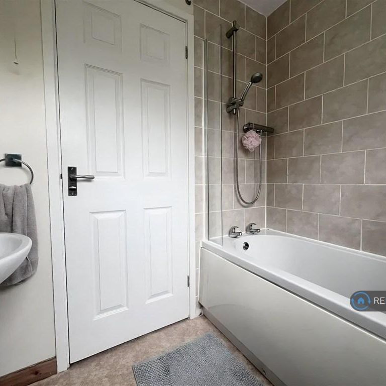 1 bedroom semi-detached house to rent - Photo 1