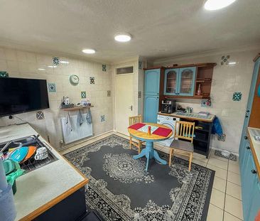 The Bramleys, Rochford, SS4 - Photo 4